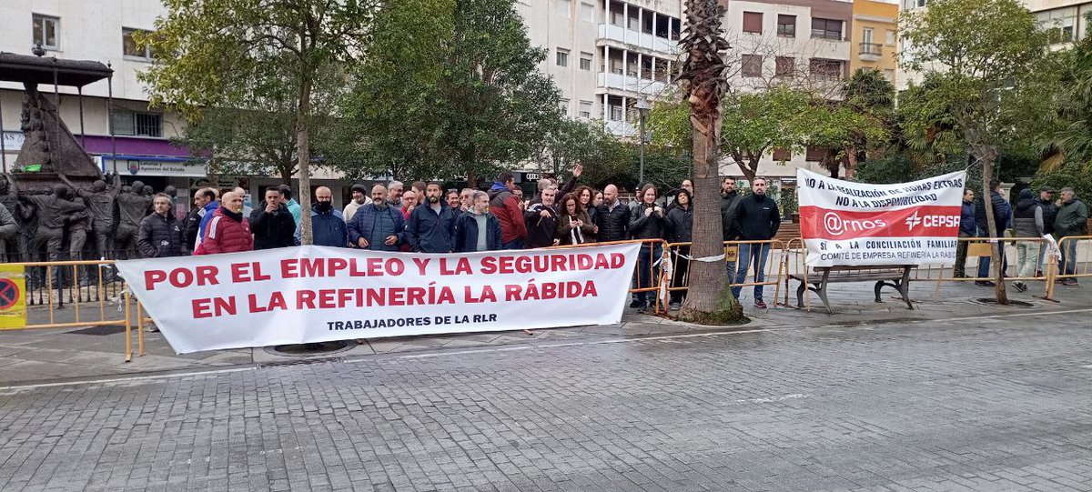 ✊️ Apoyamos la denuncia pública y las movilizaciones de los compañeros de <a href="/CCOOHu/">CCOO Huelva #EsencialesParaHuelva</a> de la Refinería de Cepsa.
‼️Nos oponemos a la exigencia de plena disponibilidad los días de descanso y la excesiva carga de horas extras. 
¡Basta ya de jugar con la salud de los trabajadores!
