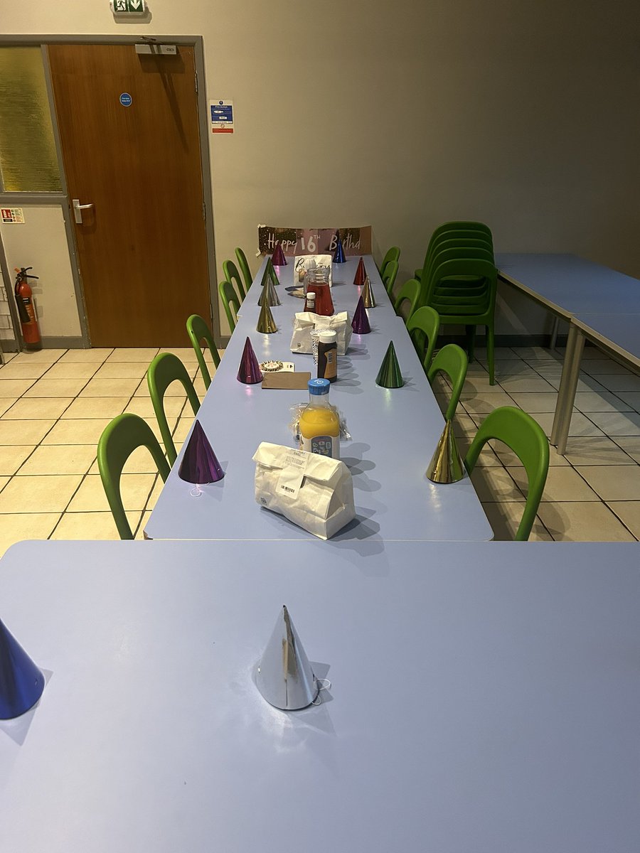 MissNicholas_PE's tweet photo. Birthday breakfast on tour for Grace’s 16th! Mrs Corke and I were even  lucky enough to catch the rare sight of 4 teenagers doing the washing up!!! 🧽🫧🍽️ https://t.co/hMSijcRqcX