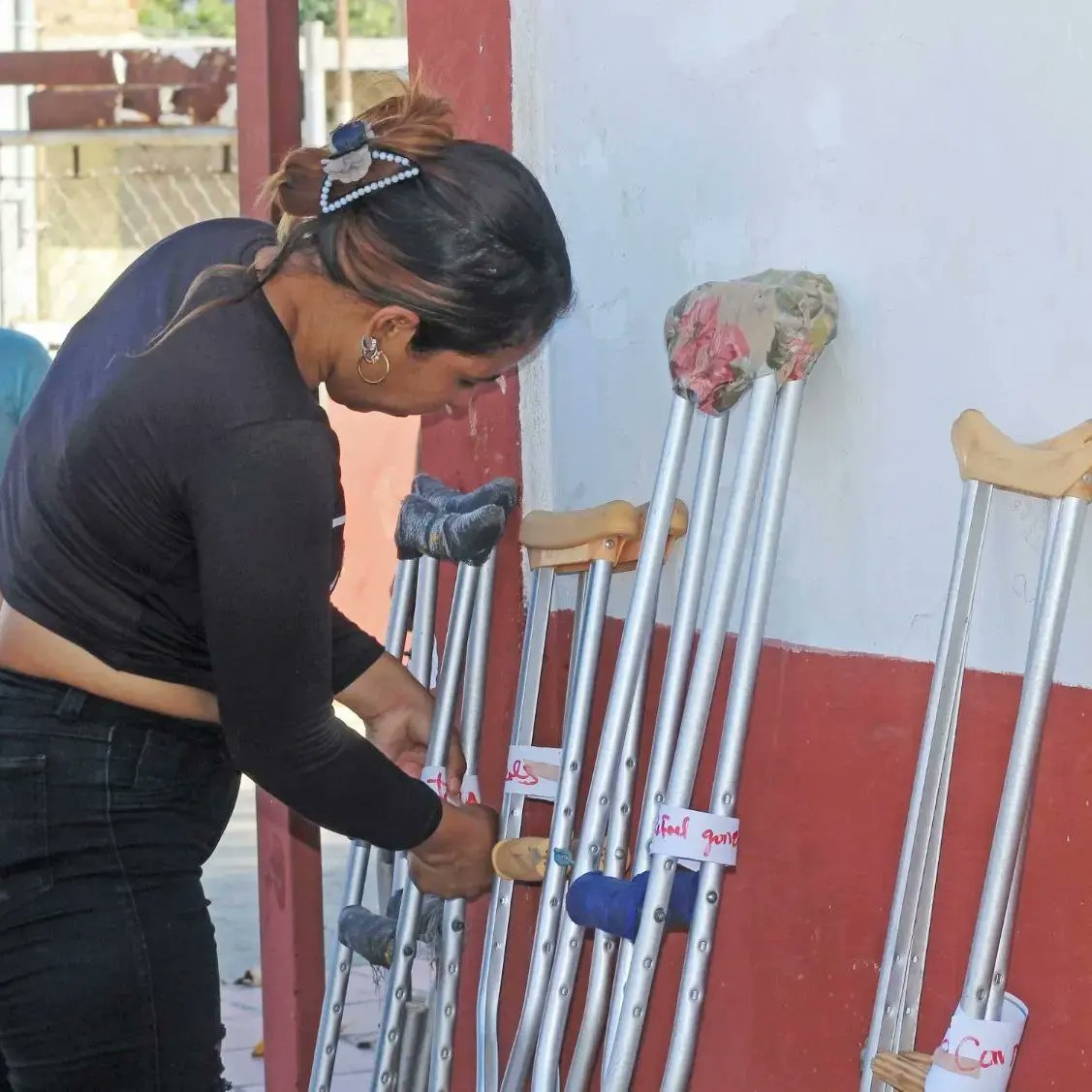 EnComunaSi's tweet photo. El Centro Integral para las Personas con Discapacidad (#Cipdis) llevó a cabo una jornada de reparación de ayudas técnicas en la #comuna Donato Constantino Maradei, beneficiando a más de 30 #personascondiscapacidad.

#EnComunaSiPodemos #Barcelona #Anzoategui https://t.co/bqZ2ouwm4R