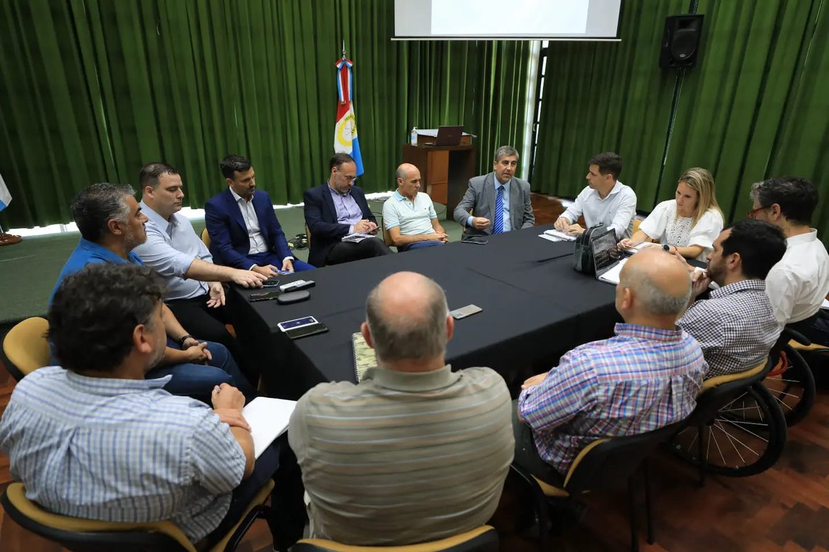 RPSoques's tweet photo. 📍 Intervención Barrial Focalizada (IBF)
Se realizó la primera reunión en la ciudad de Rafaela para comenzar a analizar la implementación del IBF. https://t.co/QosrB4qtjm