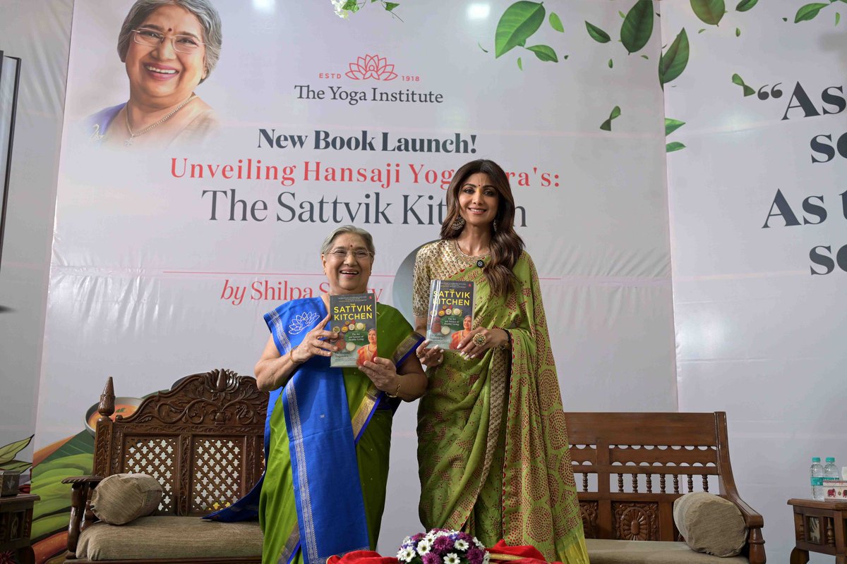 @theshilpashetty and @hansajiyogendra at launch oh Hansaji's book Sattvik Kitchen....

#shilpashetty #hansajiyogendra #booklaunch #sattvikkitchen #theyogainstitute