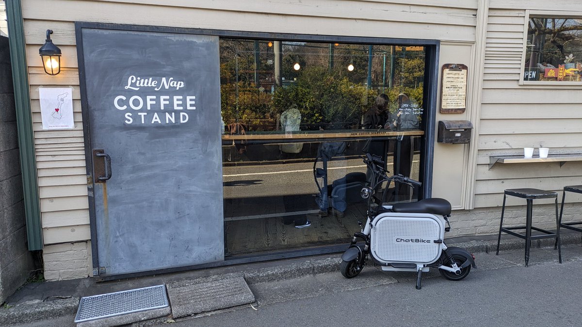 JokerCollector's tweet photo. 都会での絶対的な機動力と柔軟性を備えたマイクロモビリティ、ChatBike。

晴れた日のやみつきになる乗り心地と、買い過ぎたものを押し込める高い収納力は魅力的。

#chatbike
#チャットバイク
#マイクロモビリティ
#特定小型原付
#特定小型原動機付自転車 
#電動バイク
#エベサー https://t.co/vC0BqtjQnV