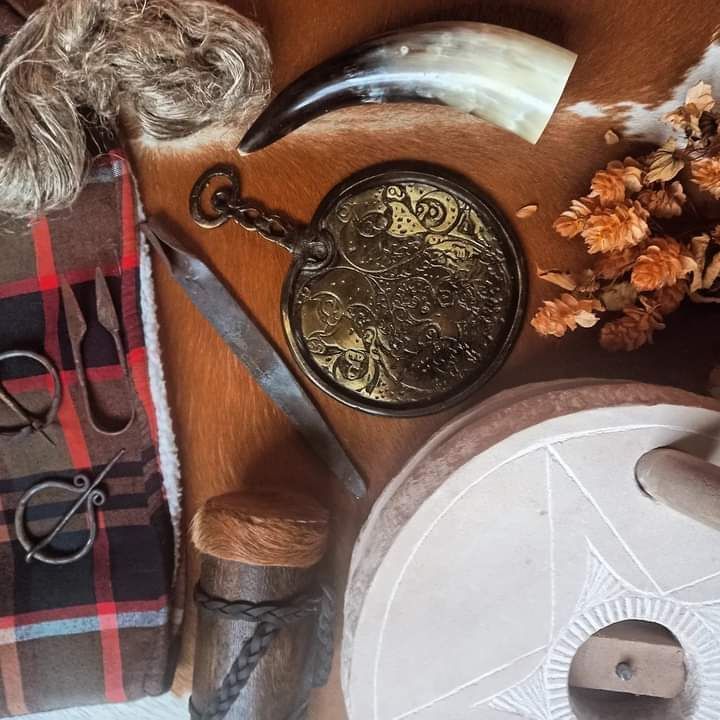 A sneaky peek at some of our #IronAge collection being prepped for HALF TERM DIG SCHOOL 🌈 

On Thursday 15th February we will be discovering the #Celts. Only a few places left! Come and play.✨ 💫 

Book now: buff.ly/47Dd8kv 

#archaeologyforkids #halfterm #halftermclubs