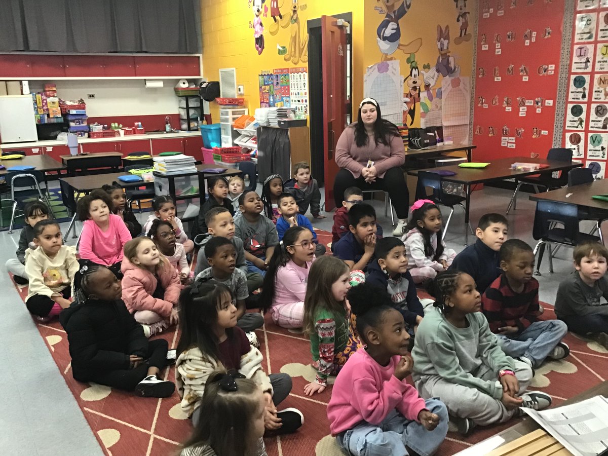 HurleyElem's tweet photo. Hurley All-Stars are learning and engaged 👨‍🏫📒#HurleyShine #5Houses1Family #5Casas1Familia #HurleyAllStars #KidTweet https://t.co/g3v2BREWP8