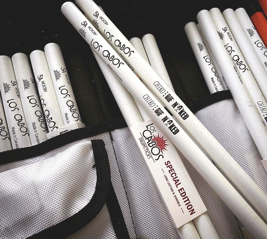 loscabossticks's tweet photo. Chiko wants YOU to play LCD 💯⁠
⁠
🥢 ⁠5A White⁠
🪵 Hickory⁠
⁠📏 16.00" | 406mm⁠
⚪️ 0.575" | 14.6mm⁠
🔺 Medium Taper⁠
✏️ Short Taper⁠
⁠
🥁: @chikoland⁠
🎶: @bifnakedofficial⁠
⁠
#MakeTheSwitch #ExceedExpectation #LCDArtistFam ⁠ https://t.co/hnMv18bLAr