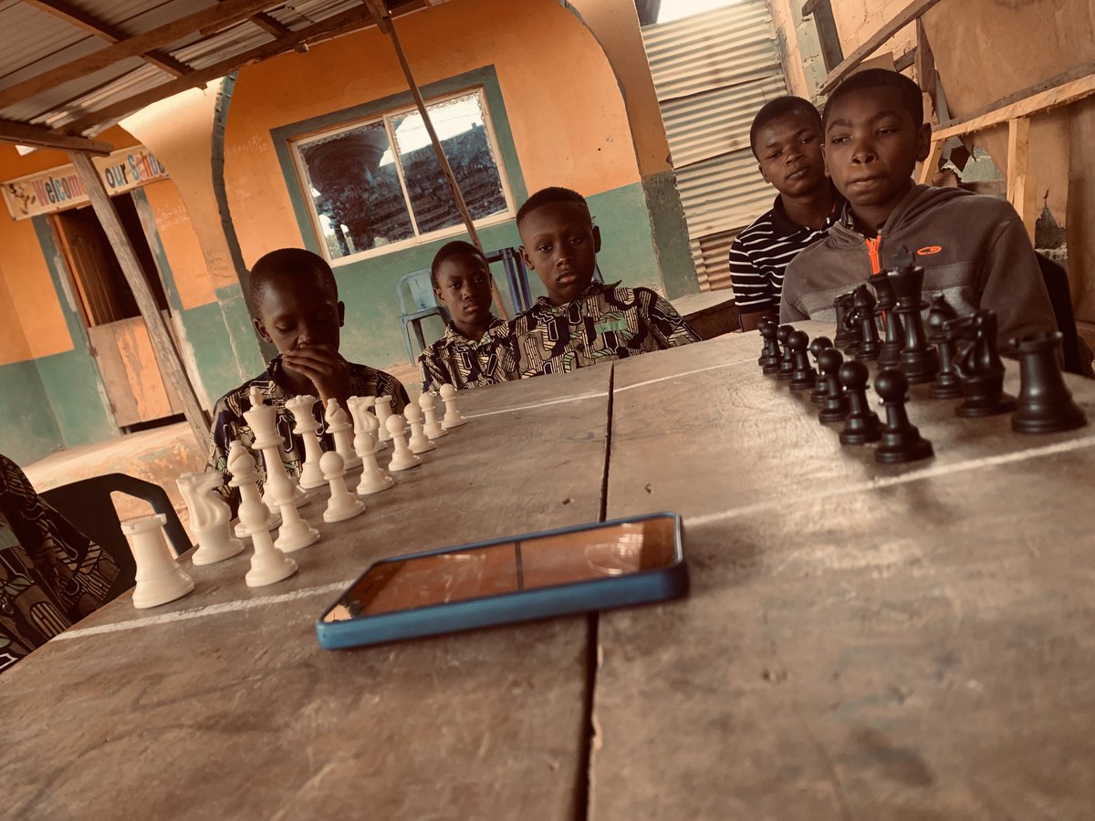 Chesstoschool's tweet photo. We are together with the kids in the slums 🚀🇳🇬🌍 @thegiftofchess @Tunde_OD @FIDEschoolChess https://t.co/5YIHwOIfGS