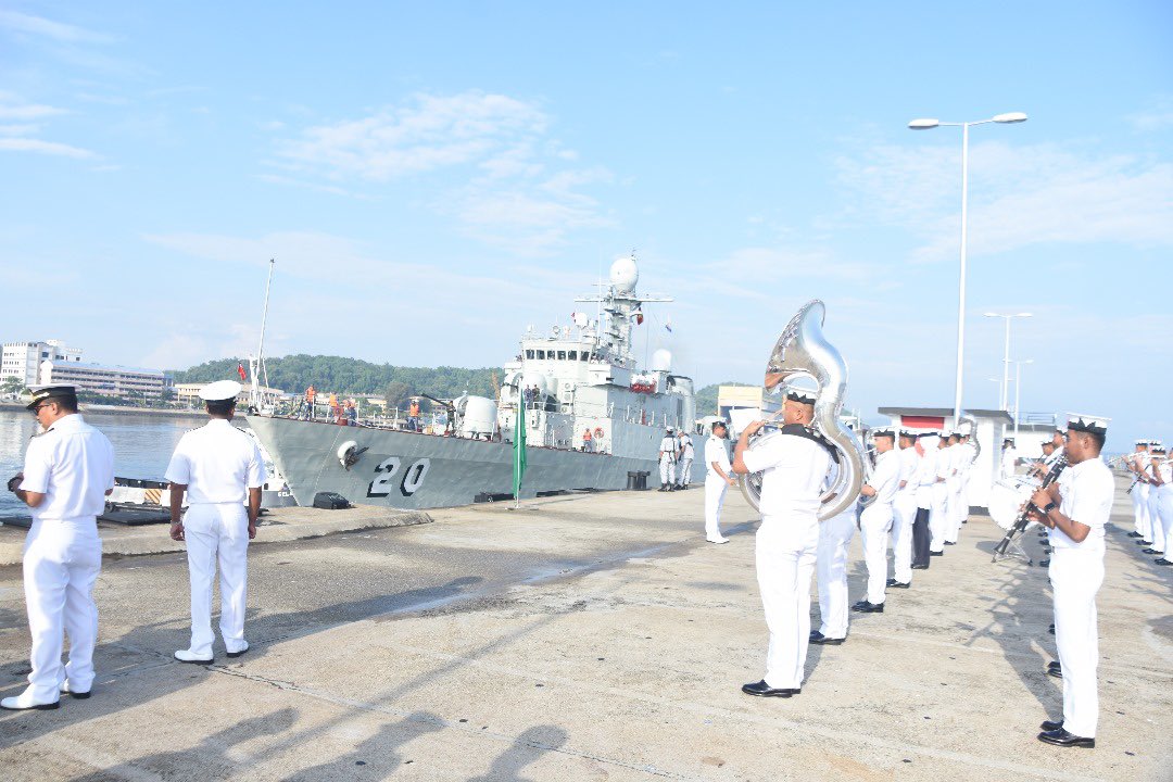 Chào mừng!

Welcome Vietnam People’s Navy Ship (VPNS) 20 to Lumut Naval Base today. May this visit strengthen our bond & friendship 🇲🇾🇻🇳

@tldm_rasmi  
#NavyNews
#DefenceDiplomacy
#EmpoweringFriendship