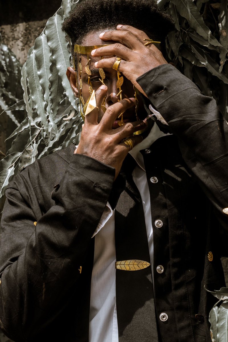 Alex2Akande's tweet photo. Custom bronze mask
The Rose’ Jacket with 50+ custom bronze pieces.
Arrowhead ring
Leaf clip
Designed by yours truly
#BloodofKings https://t.co/E5j3JZ3vrf