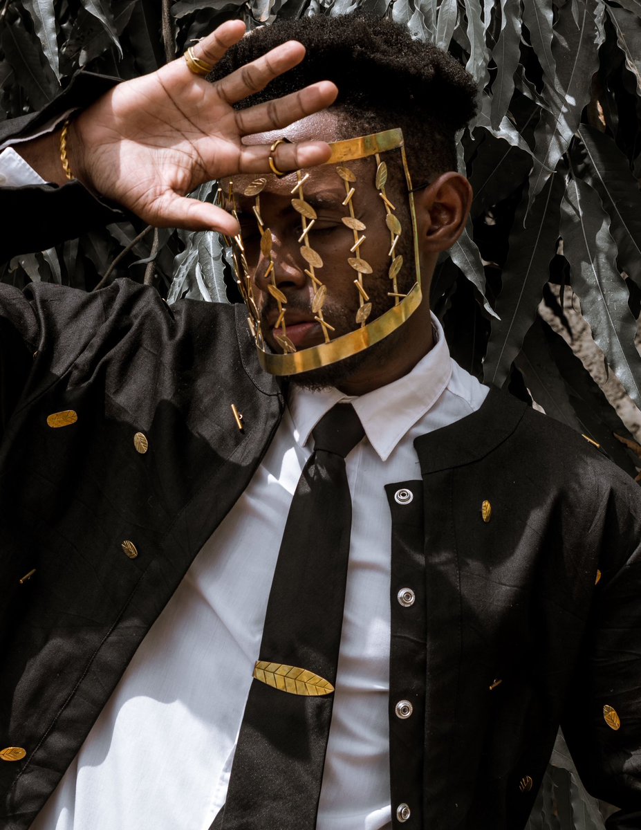 Alex2Akande's tweet photo. Custom bronze mask
The Rose’ Jacket with 50+ custom bronze pieces.
Arrowhead ring
Leaf clip
Designed by yours truly
#BloodofKings https://t.co/E5j3JZ3vrf