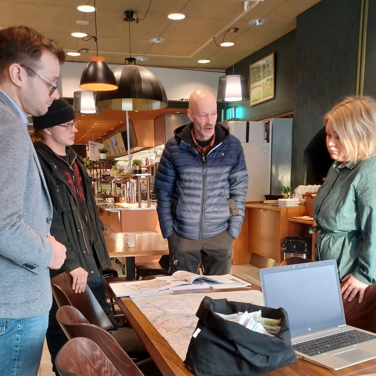AnnaelinaI's tweet photo. Olipahan meillä kaavakahvilat! Ilman kahviakin riitti puhetta tuulivoimasta. Maakuntakaava kiinnostaa, kun nostetaan esiin ajankohtaisia kysymyksiä ja jalkaudutaan. Kiitos kaikille kahvittelijoille sekä @mirakokk @SuomalainenMika @merjatuovinen https://t.co/ZSt0LJGNHo