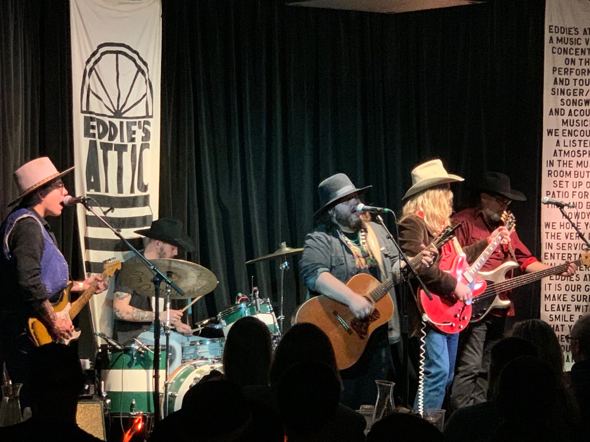 JCX2's tweet photo. @khennessyphotos @JWOUTLAW13 Got to see Tanner this week at a super tiny venue and it was fantastic. Second time seeing him and they are so underrated. https://t.co/UMbY66jDe3