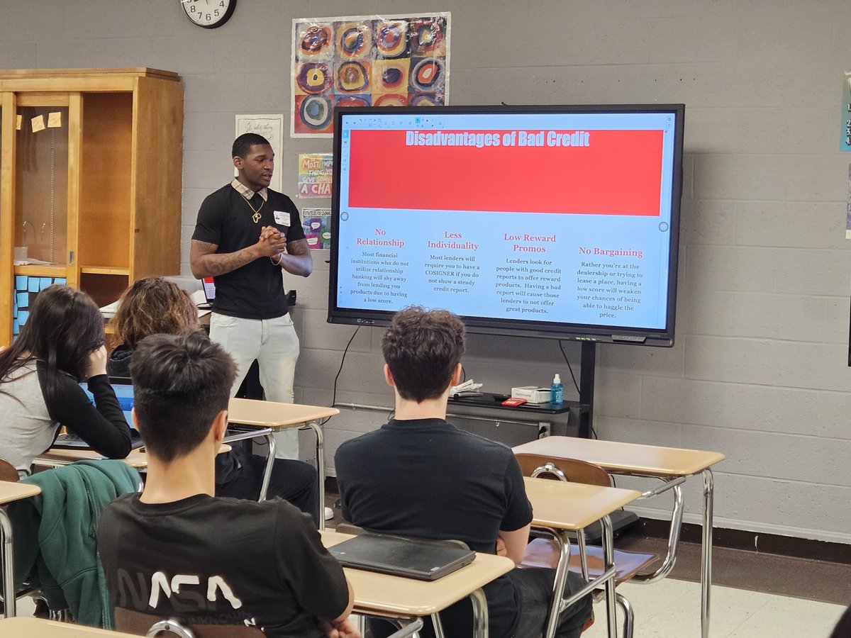 KamczycMs's tweet photo. Thanks Chris Cotton @StaxsCredit for coming in to talk to Senior Math about Good/Bad Credit and how to build theirs from a young age. #SteeleMath #amherststeele https://t.co/8kLngOrzTs