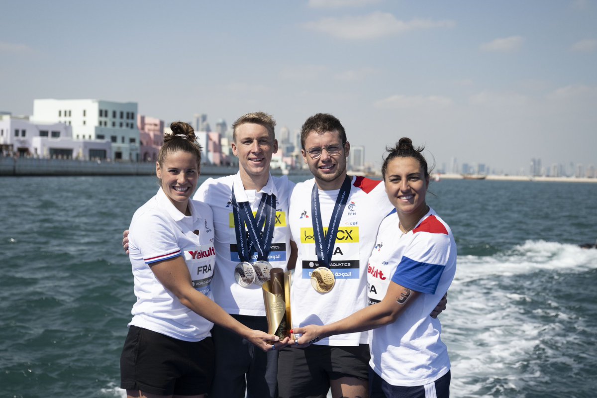 FFNatation's tweet photo. Avec 3 médailles dont 1 titre, l’équipe de France est première au classement des nations sur ces championnats du monde à très exactement 174 jours du 10km à @Paris2024 🏆
🎯 Next step : Jeux Okympiques
🗯️ L’aventure continue ! 
👏🏼 Bravo, et merci à tous ! 
#TeamFrance #Doha2024 https://t.co/KmGSfRDlcM