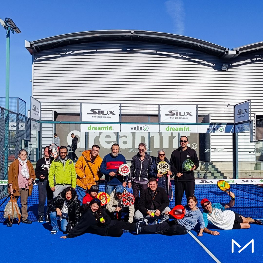 En Residencia y Pisos de #Leganés tenemos el grupo “La vida sobre ruedas” con el que salimos con la bici 🚲 todas las semanas para fomentar el #deporte y el ocio saludable y esta semana hemos probado un deporte nuevo: nos hemos ido a jugar al pádel  🎾 en <a href="/DreamFit_es/">Dreamfit | Gimnasios</a> Alcorcón 🙂