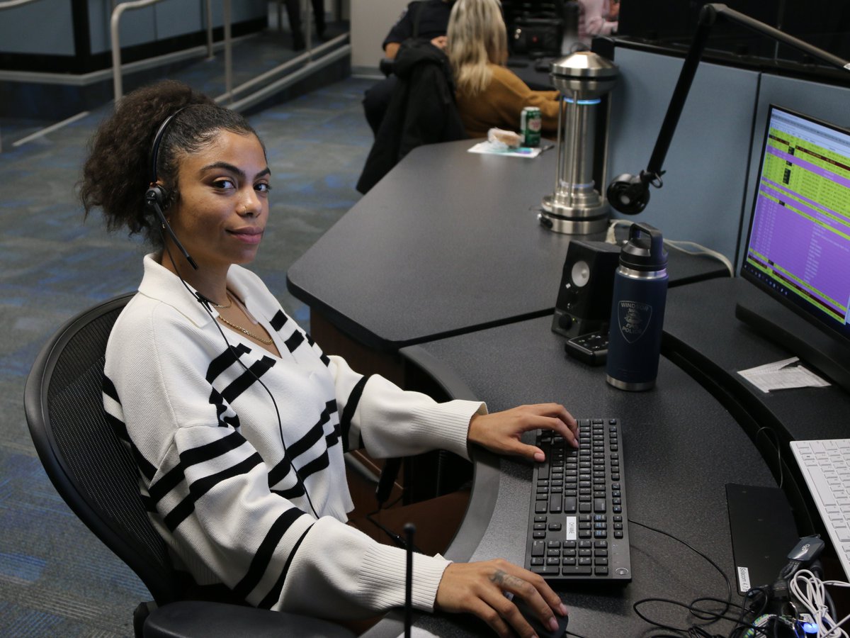 WindsorPolice's tweet photo. Meet our E-911 Communicator, Chyanne!

Chyanne was raised in downtown Windsor and graduated from the University of Windsor with a degree in Communications. She is proud to have grown up here and grateful for the opportunity to help the community in any way she can. https://t.co/9mSJCSphyF