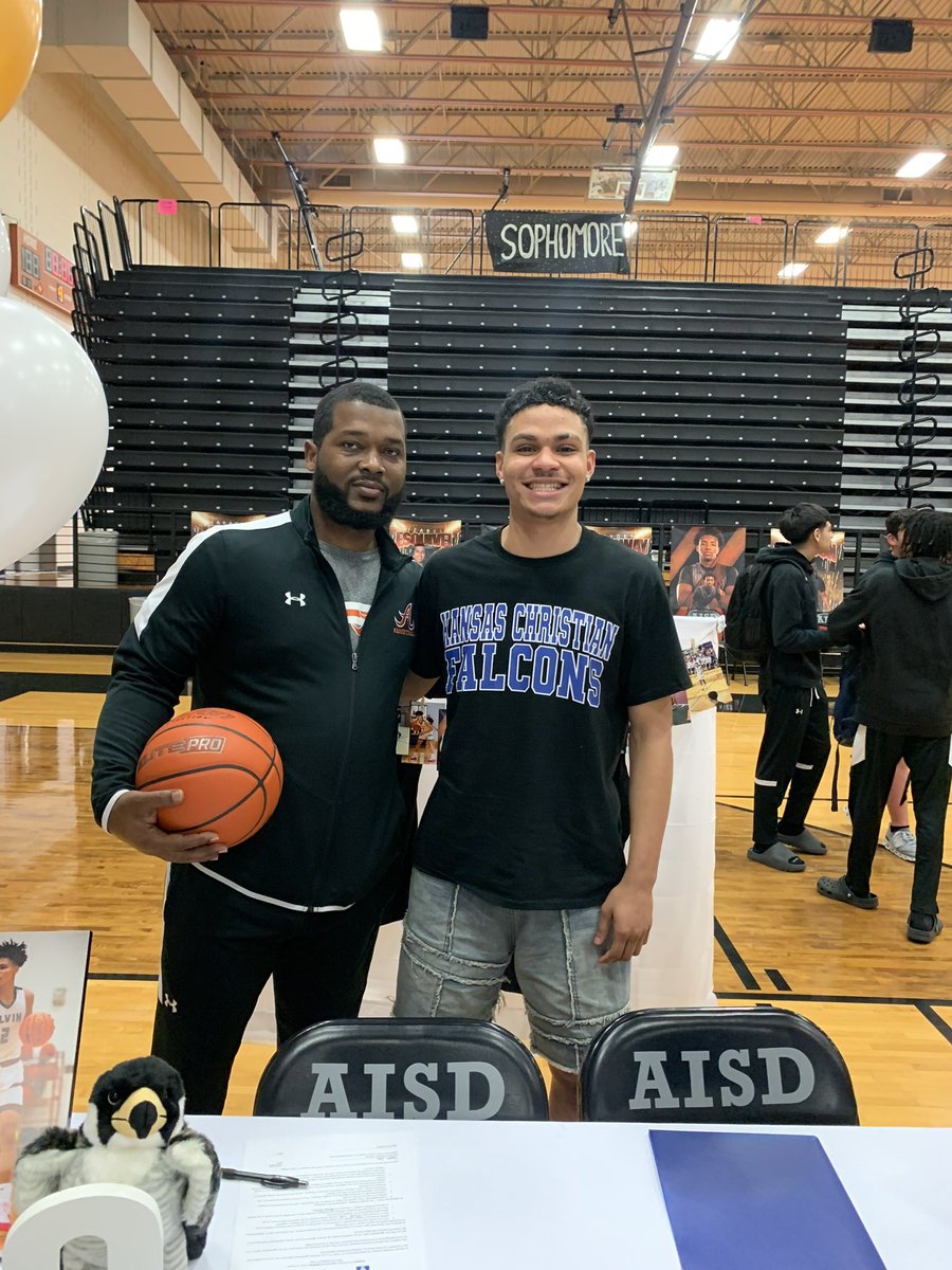 Jcao_2's tweet photo. I am so grateful to have had @jacksonkp as my head coach this year and thank you for everything https://t.co/AbeaEu1vYo