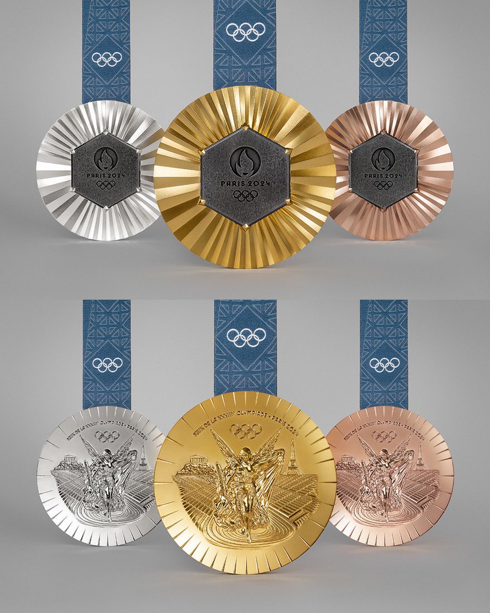 Paris 2024 Olympic medals revealed!
🥇🥈🥉
Each one has a piece of original iron from the Eiffel Tower.