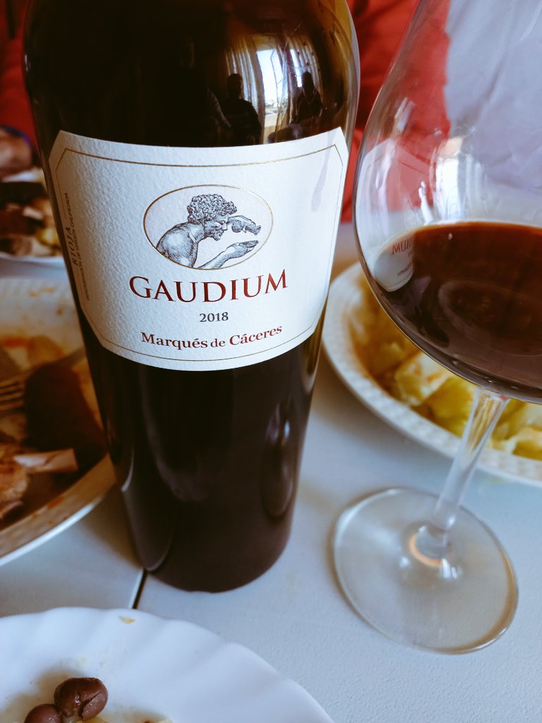 TomakyCT's tweet image. Solo y en compañía , vino de escándalo, su plenitud traspasa sensaciones. #wine