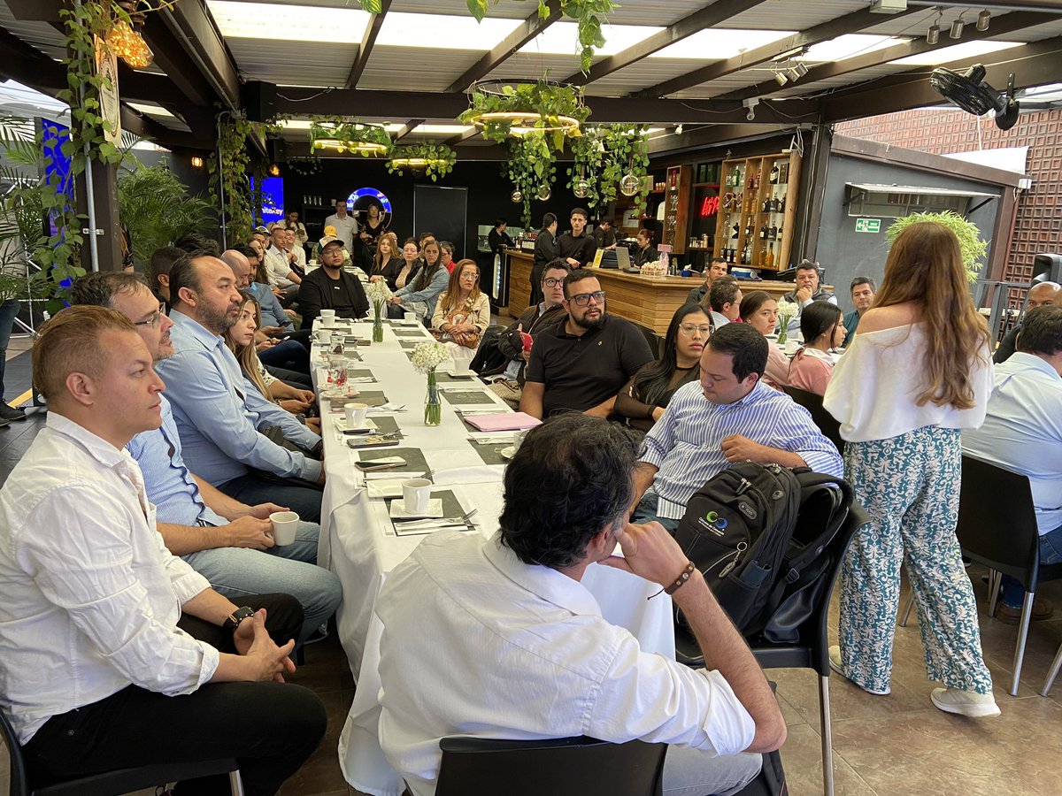 CCManizales's tweet photo. Estamos en nuestro encuentro “El poder de la unión” - WhiteKey 👉👉 a cargo de Elsa María González Gil - CEO Clúster Research 🎉🎉🎉 Gracias a nuestros empresarios del Clúster de Marketing - Empathy 👉 por hacer posible esta actividad 🤝🤝🤝 @Col_Productiva https://t.co/5HcHJJvdyR