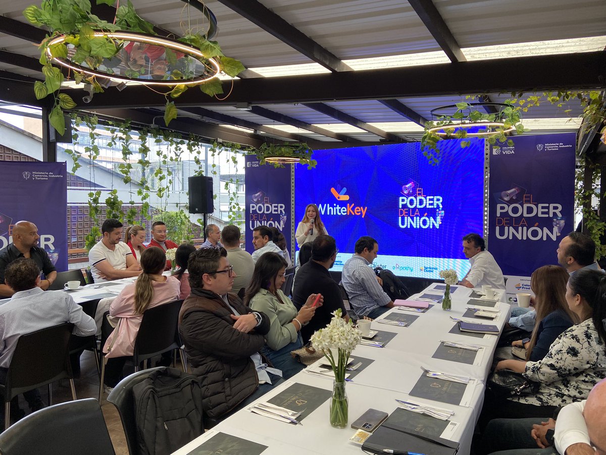 CCManizales's tweet photo. Estamos en nuestro encuentro “El poder de la unión” - WhiteKey 👉👉 a cargo de Elsa María González Gil - CEO Clúster Research 🎉🎉🎉 Gracias a nuestros empresarios del Clúster de Marketing - Empathy 👉 por hacer posible esta actividad 🤝🤝🤝 @Col_Productiva https://t.co/5HcHJJvdyR