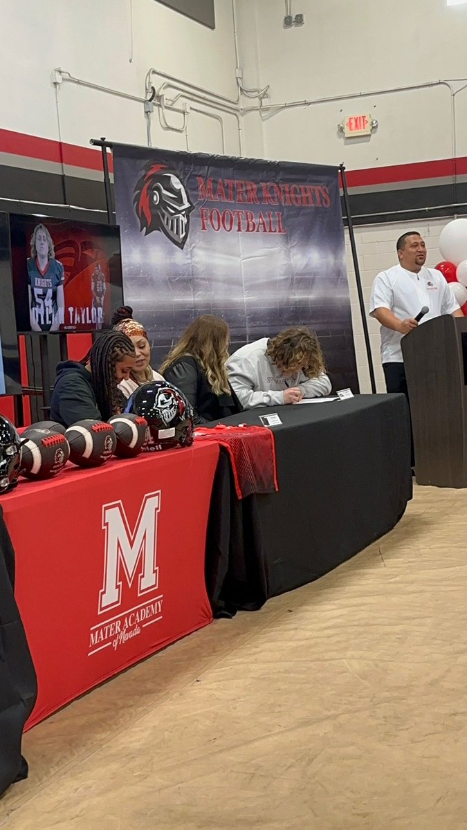 CoachTTui's tweet photo. Our first senior class in school history had 3 seniors sign to further their academic and athletic careers! Thank you everyone for coming out to support and witness dreams becoming reality! May we continue to inspire. #MaterBuilt @Brian___Fowler @MzH_Akababygoat @renee_fairless https://t.co/CeaneaCDoN