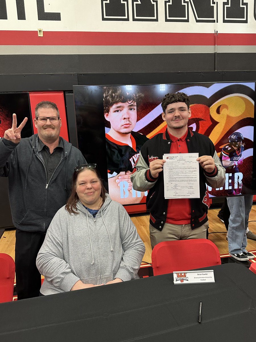 CoachTTui's tweet photo. Our first senior class in school history had 3 seniors sign to further their academic and athletic careers! Thank you everyone for coming out to support and witness dreams becoming reality! May we continue to inspire. #MaterBuilt @Brian___Fowler @MzH_Akababygoat @renee_fairless https://t.co/CeaneaCDoN