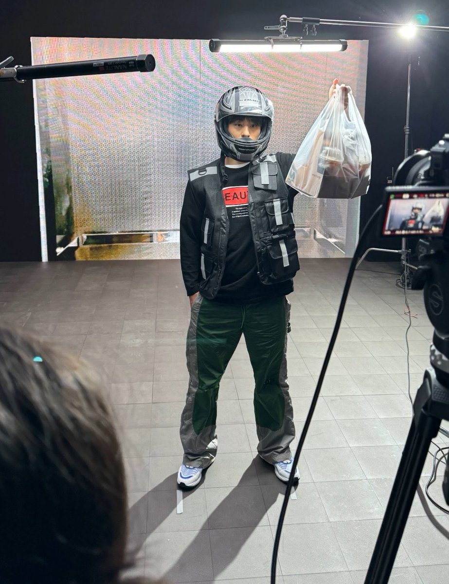 배달왓습니다
    ㄴ 네네 감사합니다
네는 한번만해주세요치킨먹구싶어지니깐여