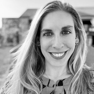 Not here very often lately (shameless plug for my IG 📸 account, link in bio), but doing some re-branding across socials. So here is my face twitter-verse

Hi, remember me? 👋 I’m Lindsay and I write dark and twisty romantic suspense  novels

#NewProfilePic #WritingCommunity
