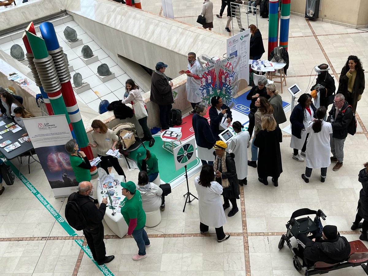 [CAP Poumons] Journée d'information sur le cancer du poumon à l'@hopsaintlouis en lien avec nos équipes d'oncologie médicale et de pneumologie ! 🔍Un format pédagogique avec réalité virtuelle, ateliers et quiz en partenariat avec @MSDFrOncologie @reseauKpoumon Bravo à tous👏