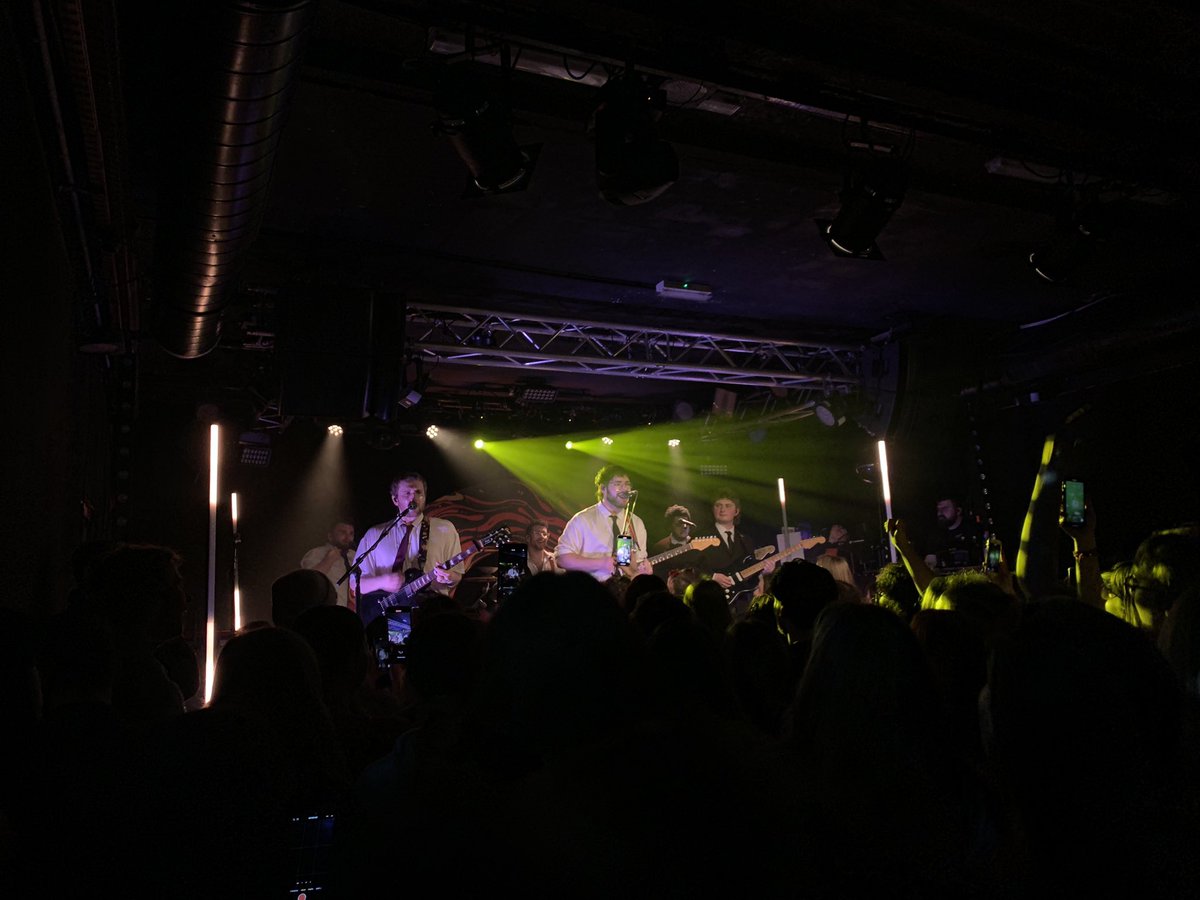 lilcrystalfreak's tweet photo. #AWTYberlin https://t.co/gAAbyl8STN