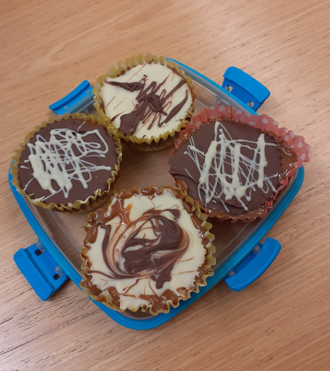 Cakes by Sophie Walker for this afternoon's <a href="/UniOfHull/">University of Hull</a> <a href="/PoliticsatHull/">Politics at Hull</a> 'Parliament in the UK: Approaches to Reform' class.   There were others, but members of the class got to them first...