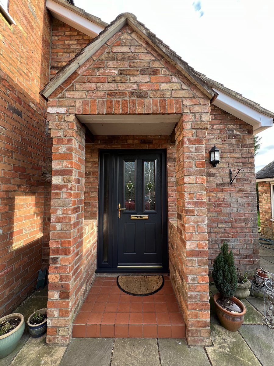 JacksonWindows's tweet photo. We are delighted to showcase this stunning recent home transformation. Our team installed these beautiful sage green windows and a composite front door. 💚🏡 

Browse our range 👇
https://t.co/HIzBqZEszU

#hometransformation #doubleglazing #sagegreen #compositedoor https://t.co/SGX9BKXvNF