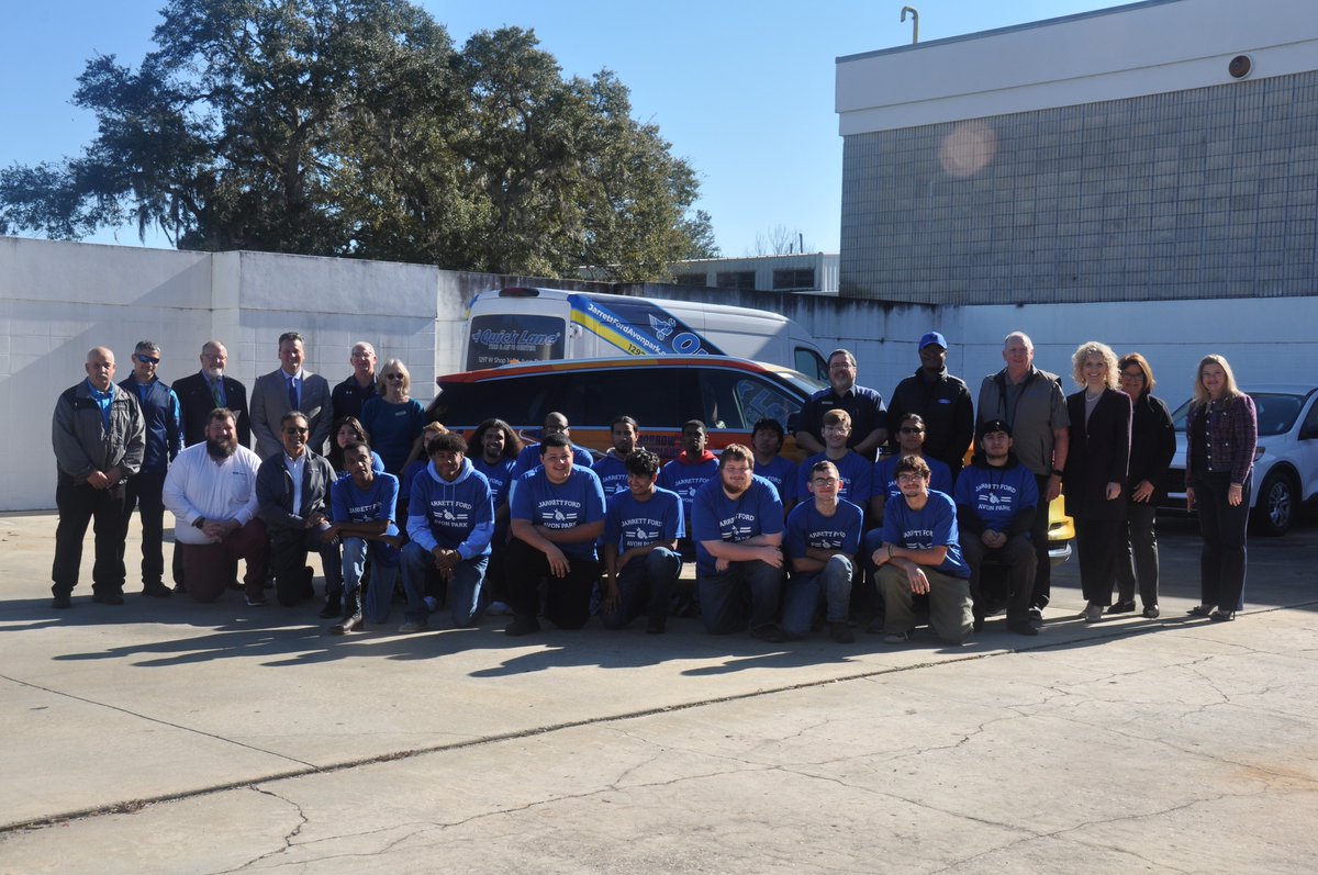 SFSCFDT's tweet photo. SFSC students, faculty, and administration are grateful to New Ford Tech and Bill Jarrett Ford for their donation of a Lincoln Aviator for our students to train and learn the skills needed to become automotive service technicians. 
#SFSCPathways #automotive @Hawkins4florida https://t.co/9OGzpYgA1t