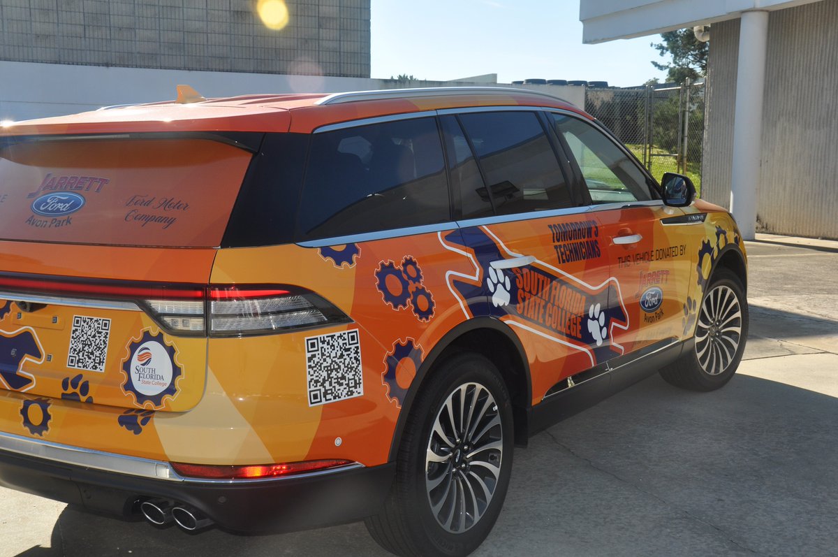 SFSCFDT's tweet photo. SFSC students, faculty, and administration are grateful to New Ford Tech and Bill Jarrett Ford for their donation of a Lincoln Aviator for our students to train and learn the skills needed to become automotive service technicians. 
#SFSCPathways #automotive @Hawkins4florida https://t.co/9OGzpYgA1t