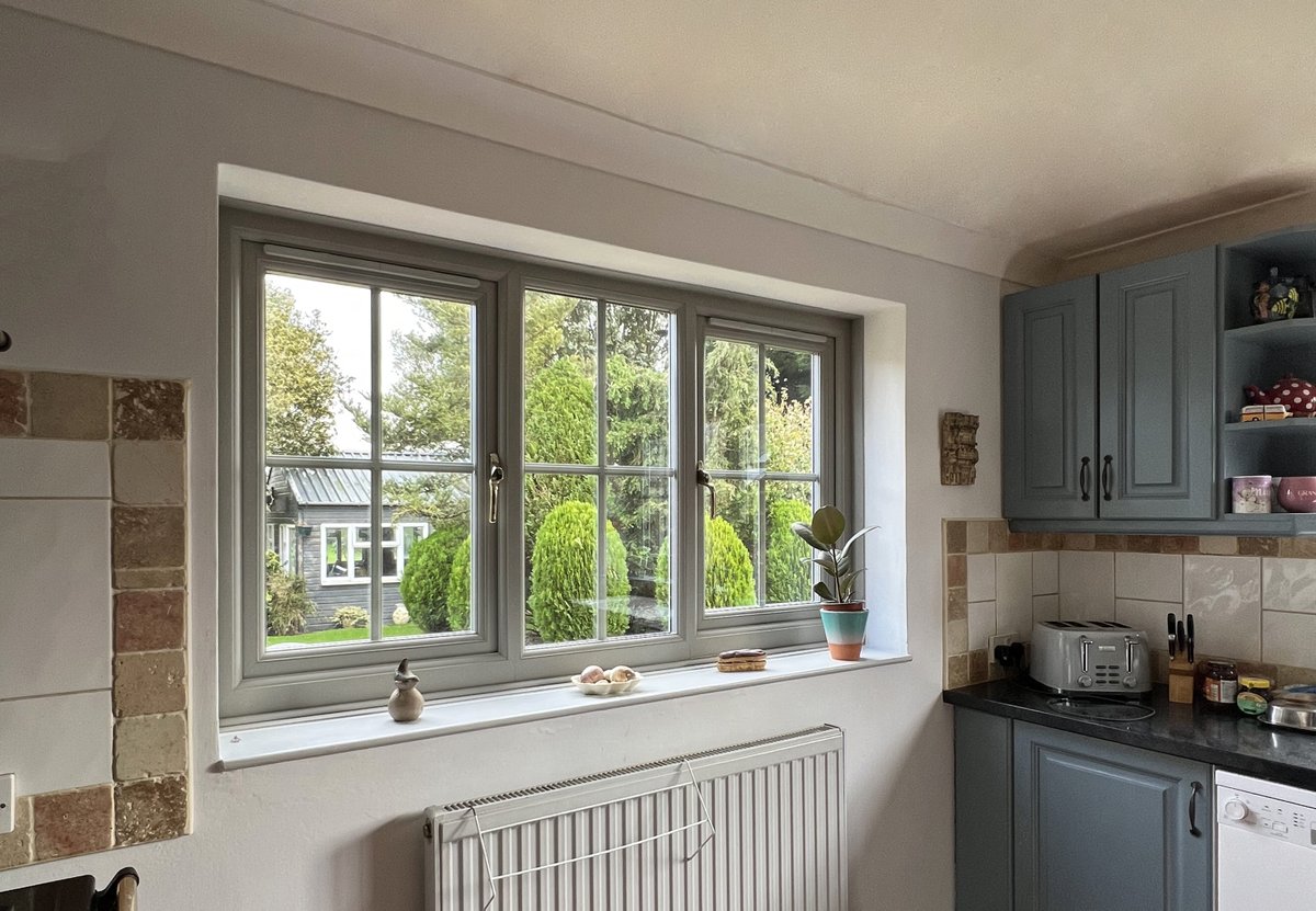 JacksonWindows's tweet photo. We are delighted to showcase this stunning recent home transformation. Our team installed these beautiful sage green windows and a composite front door. 💚🏡 

Browse our range 👇
https://t.co/HIzBqZEszU

#hometransformation #doubleglazing #sagegreen #compositedoor https://t.co/SGX9BKXvNF