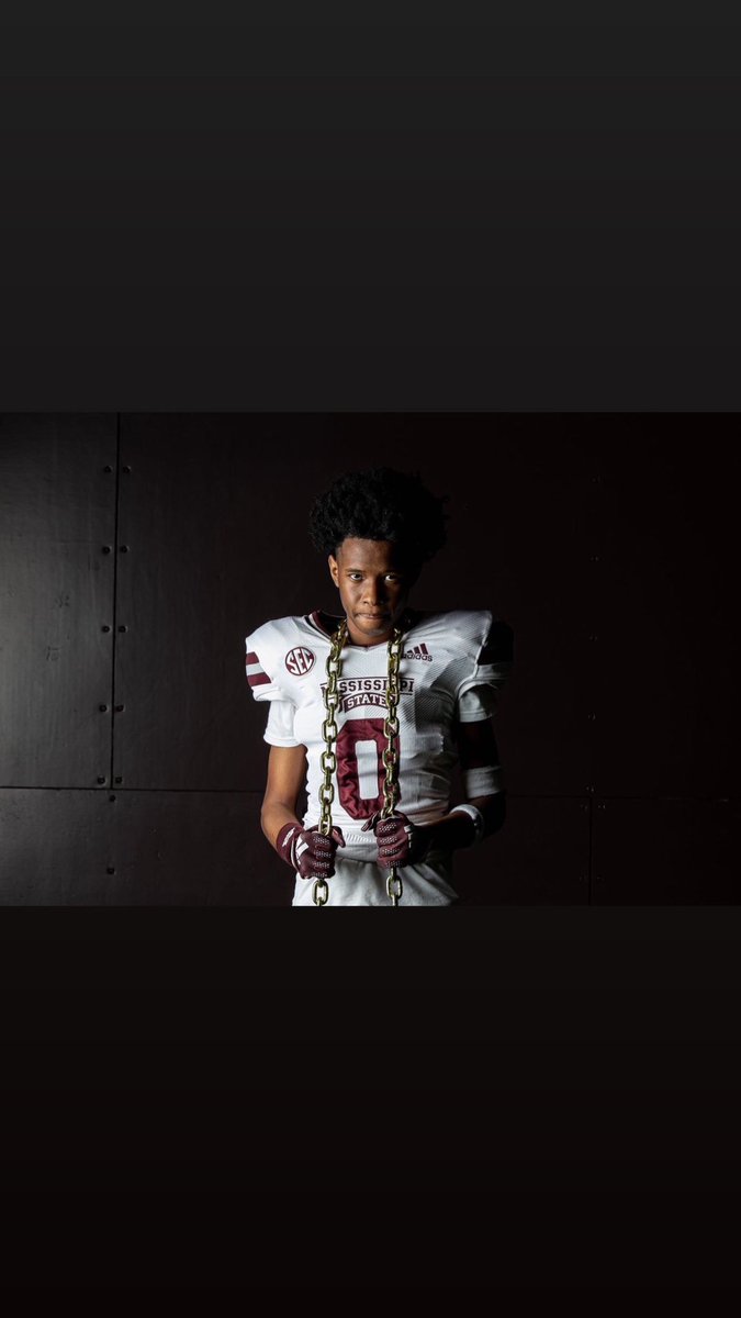r0dneyy's tweet photo. @_CoachJohnsonJr Wassup coach my name Rodney Brooks. I’m a wr 6’3 155. Hey if yall looking for a a good wr1 one to throw it too im yo guy. i had a lil injury hc thats why i stopped but now im ready to get back in thr field. i graduated in 2023. i currently attend holmes community https://t.co/luj8kvKEUj