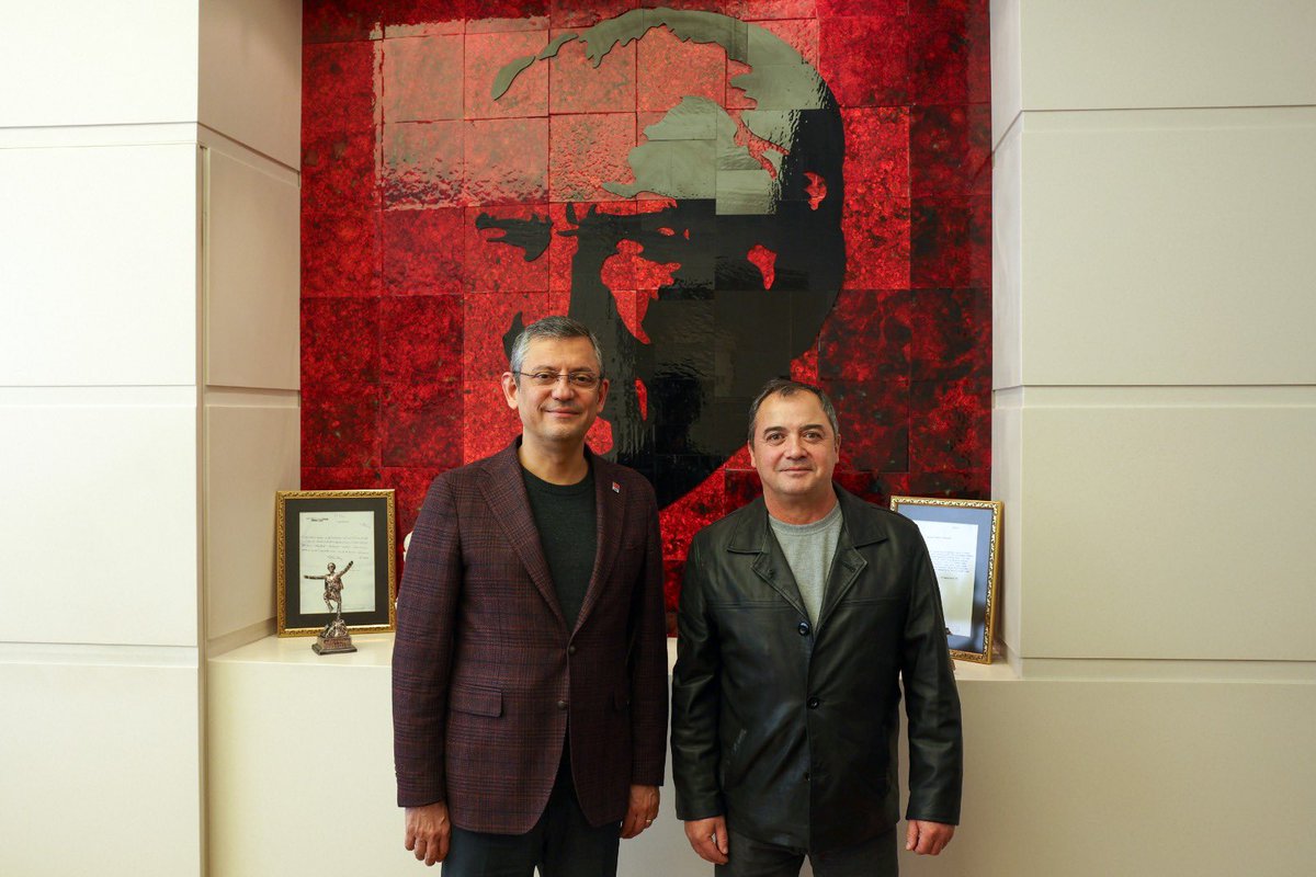 mvhasanozturk's tweet photo. Bugün dünyayı kaldıran, Olimpiyat,Dünya Şampiyonlarımız, Türkiye’de Halter sporunun mimarları, Mestanlılar olarak Genel Başkanımız Özgür Özel i ziyaret ettik. 🧿🇹🇷#TanerSağır #MuharremSüleymanoğlu #FedaiGüler #NaimSüleymanoğlu #HalilMutlu #Mestanlı #Halter https://t.co/K6v6d8G934