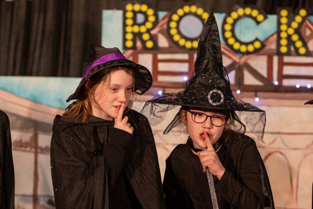 NorwichHighPrep's tweet photo. We were transported to the Globe yesterday when Year 3 and 4 presented a fantastic performance of the musical ‘Shakespeare Rocks’.

It was great to see every pupil getting involved and doing so with a big smile and lots of energy. Well done to the cast – you absolutely rocked! https://t.co/SdgdElG7FQ