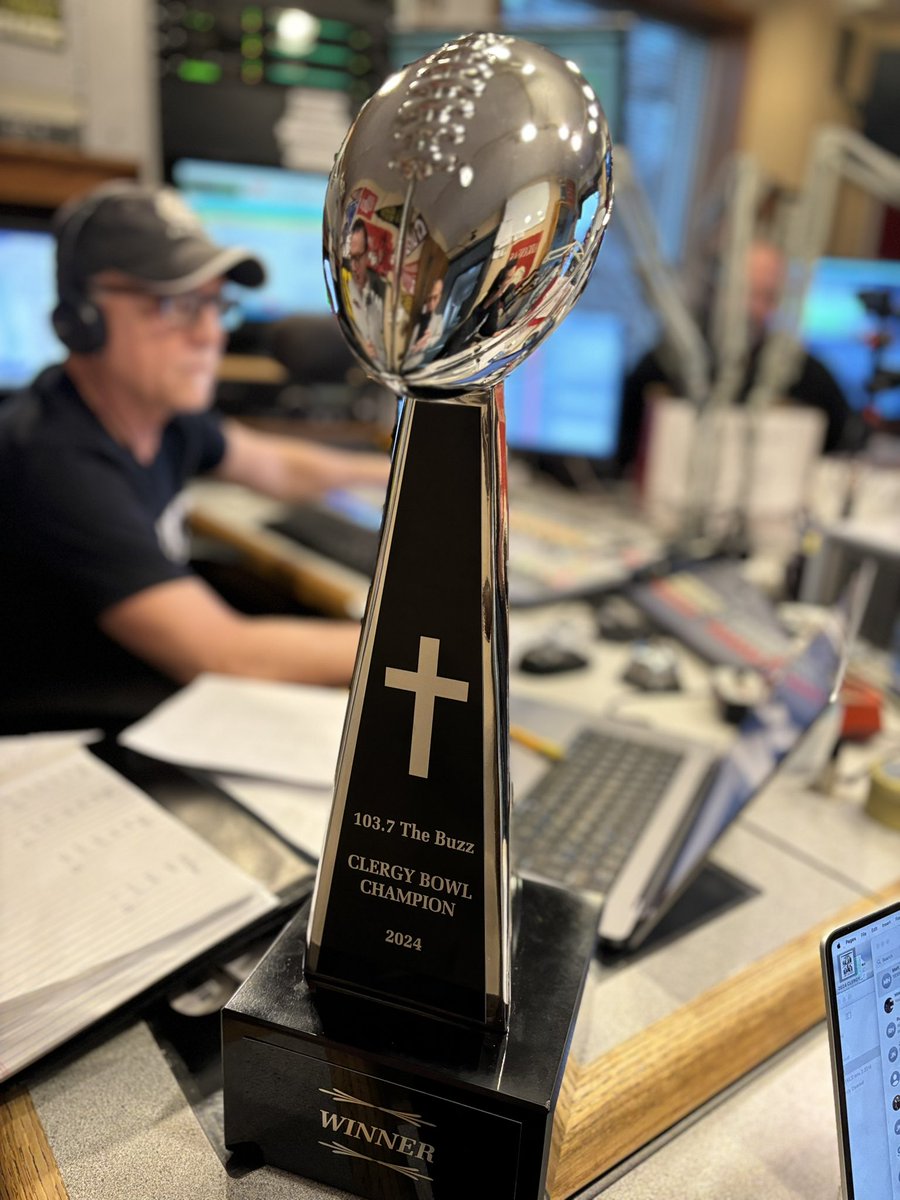 1037TheBuzz's tweet photo. Congratulations to Ben Crismon from St James United Methodist Church the 2024 Clergy Bowl WINNER! https://t.co/t2wUpZKDoD