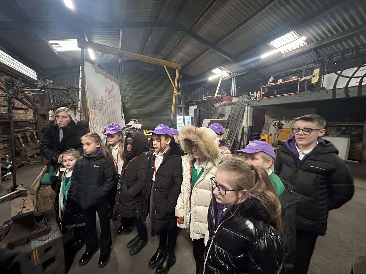 CaldiPrimary's tweet photo. What a remarkable opportunity to visit @ade_artsmith today to see him creating the entrance archway for Luke’s Memorial Garden. Thank you!  #inspired #rememberingLuke 💚🌈 @AETAcademies @Tees_Issues @MbroCouncil @CNicholson_Edu @Claire_Heald @vianclark https://t.co/fz51zsx1da