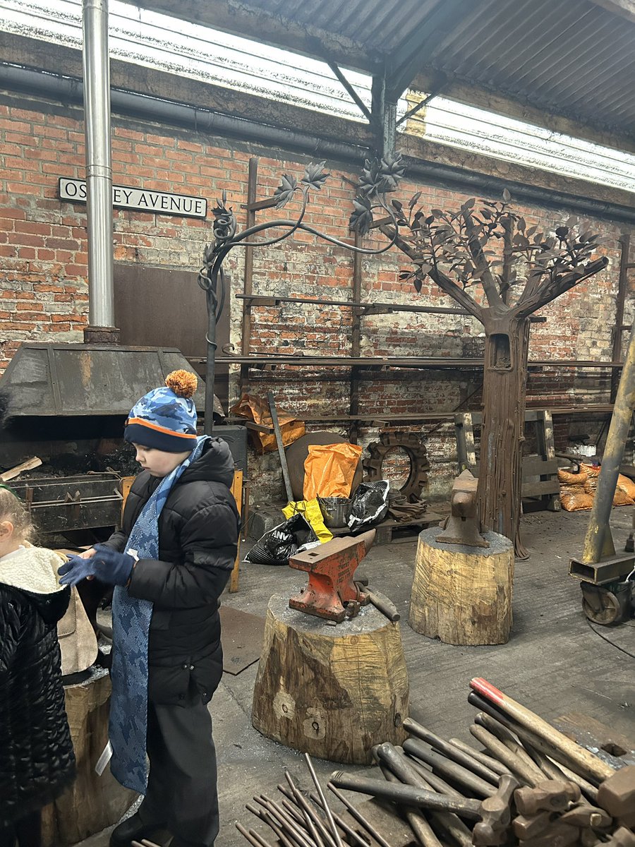 CaldiPrimary's tweet photo. What a remarkable opportunity to visit @ade_artsmith today to see him creating the entrance archway for Luke’s Memorial Garden. Thank you!  #inspired #rememberingLuke 💚🌈 @AETAcademies @Tees_Issues @MbroCouncil @CNicholson_Edu @Claire_Heald @vianclark https://t.co/fz51zsx1da
