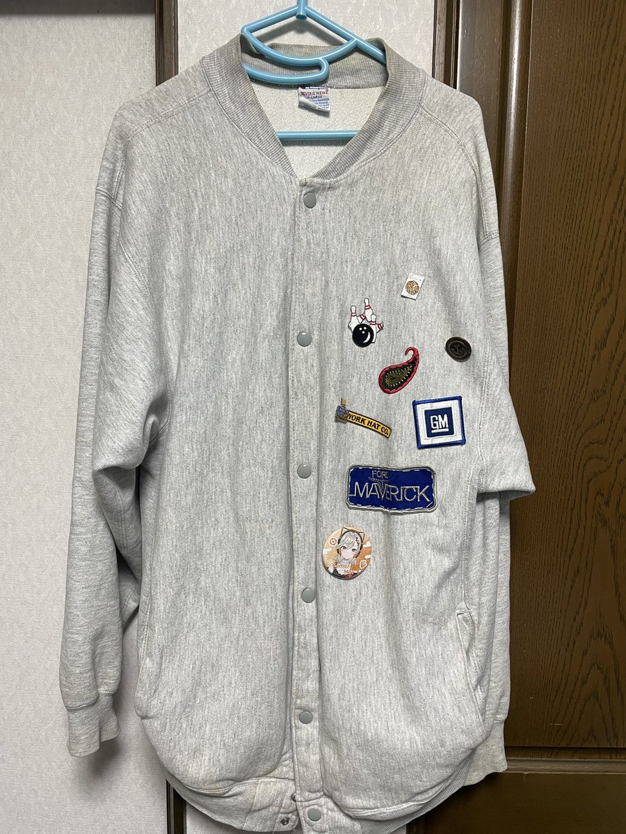 undercover__CR's tweet photo. めとちゃんスナップカーディガン一旦完成！フロントは缶バッチと元々付けてたやつ
早くこれ着てオフイベ行きたい
改めてNEET IS JUSTICEを授けてくれてありがとう😭
#小森めと #引き小森画 https://t.co/PvFrV2ma9v