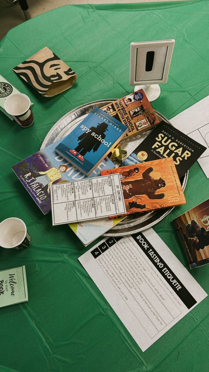 bw_RETSD's tweet image. Ms.Hando’s class kicked off I love to read month by having a “Starbooks” themed book tasting party! Students got to explore and choose their good fit books for their lit circles .@RETSDschools