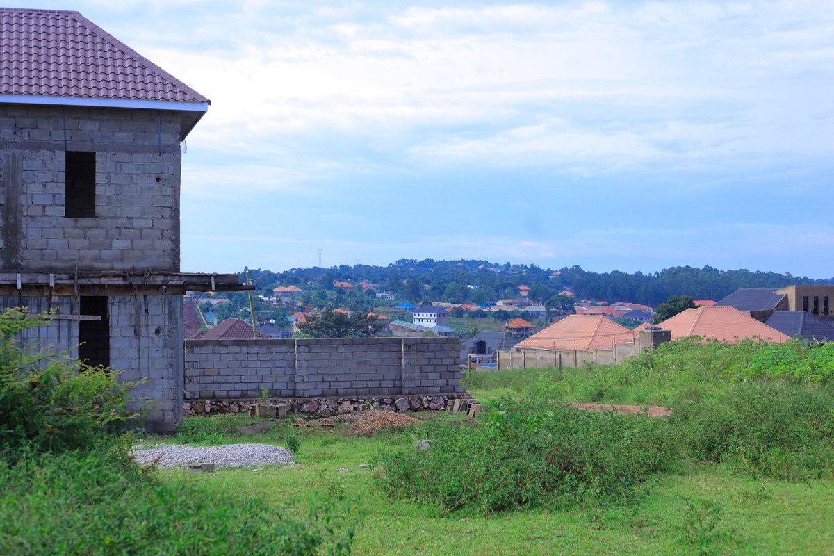 50x100 PLOT <a href="/40M/">四十山　義則</a>
TITLED LAND IN KAWANDA KIRINYABIGO. Several plots &amp; farmlands available in other locations
CONTACT: +256392580822
Join group here chat.whatsapp.com/L7xQVpg1Fw7Lqw…