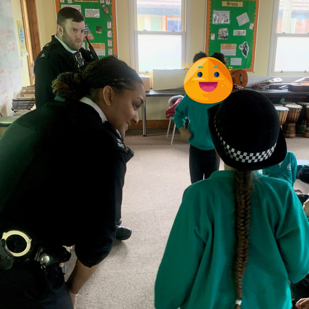 MPSWForest's tweet photo. Officers from Response and Neighbourhood teams visited Chapel End Academy school to talk to the students about road safety, #ASB and stop + search.
#MyLocalMet #SchoolSafetyWeek https://t.co/kH44ZnjbOq