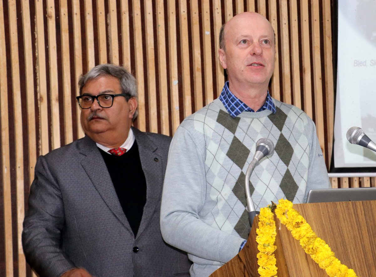 PbiUniPatiala's tweet photo. Prof. Janez Palavec, from the University of Ljubljana in Slovenia, delivered lecture on structural variability and dynamics of non- canonical DNA with regard to interaction with ligands. 
#punjabiuniversity #chemistry #DNA #DNAChallenge @arvind_iiserm @BhagwantMann @harjotbains https://t.co/S3HGfISIb5