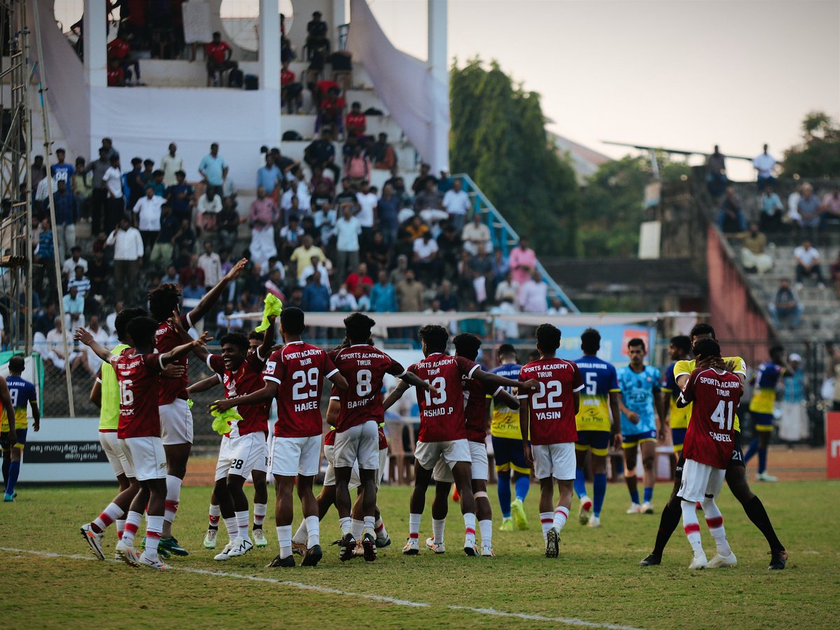 keralafa's tweet photo. ๐ SAT Tirur stuns the unbeaten Kerala Police with a sensational 2-0 victory in the first KPL semi-final!
A match full of twists and turns as SAT secures their spot in the finals. ๐โฝ๏ธ
#ScorelineKPL https://t.co/Hfg0oUr1wg