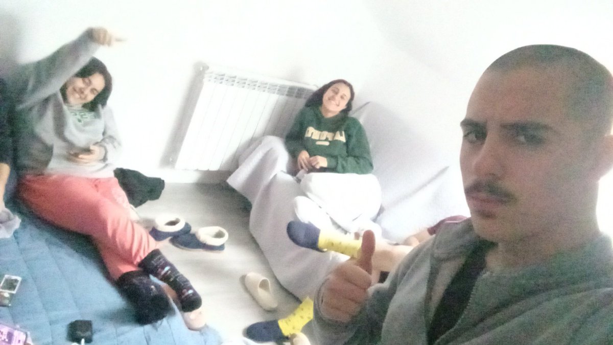 Eu sou lindo, mesmo muito, elas também, mas menos