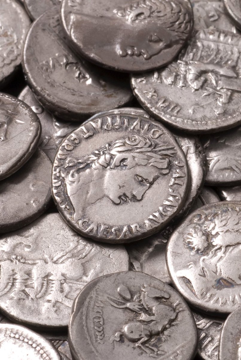 ValkhofMuseum's tweet photo. 📣 #vacature alert! Valkhof Museum zoekt een Coördinator Financiële Administratie (32 - 36 uur). Je hebt t/m 18 feb om te solliciteren. 

https://t.co/CyR9L85Eu4
Beeld: Zilveren munten uit de Romeinse tijd. Collectie Valkhof Museum, Archeologisch Depot Gelderland https://t.co/hDQKC8cUhV