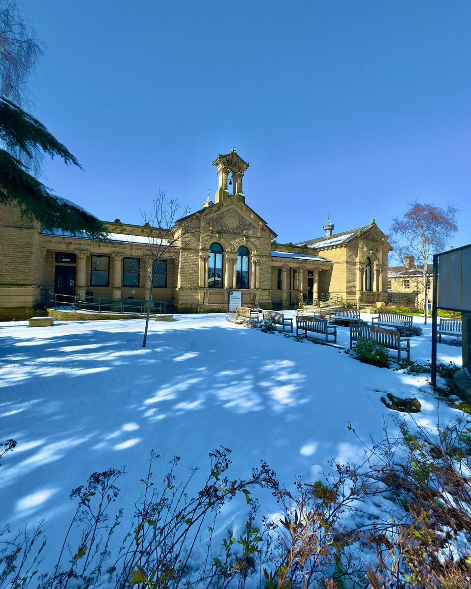College remains open but parents are welcome to collect their children if they are concerned about getting home in worsening weather. #shipleycollege #saltaire